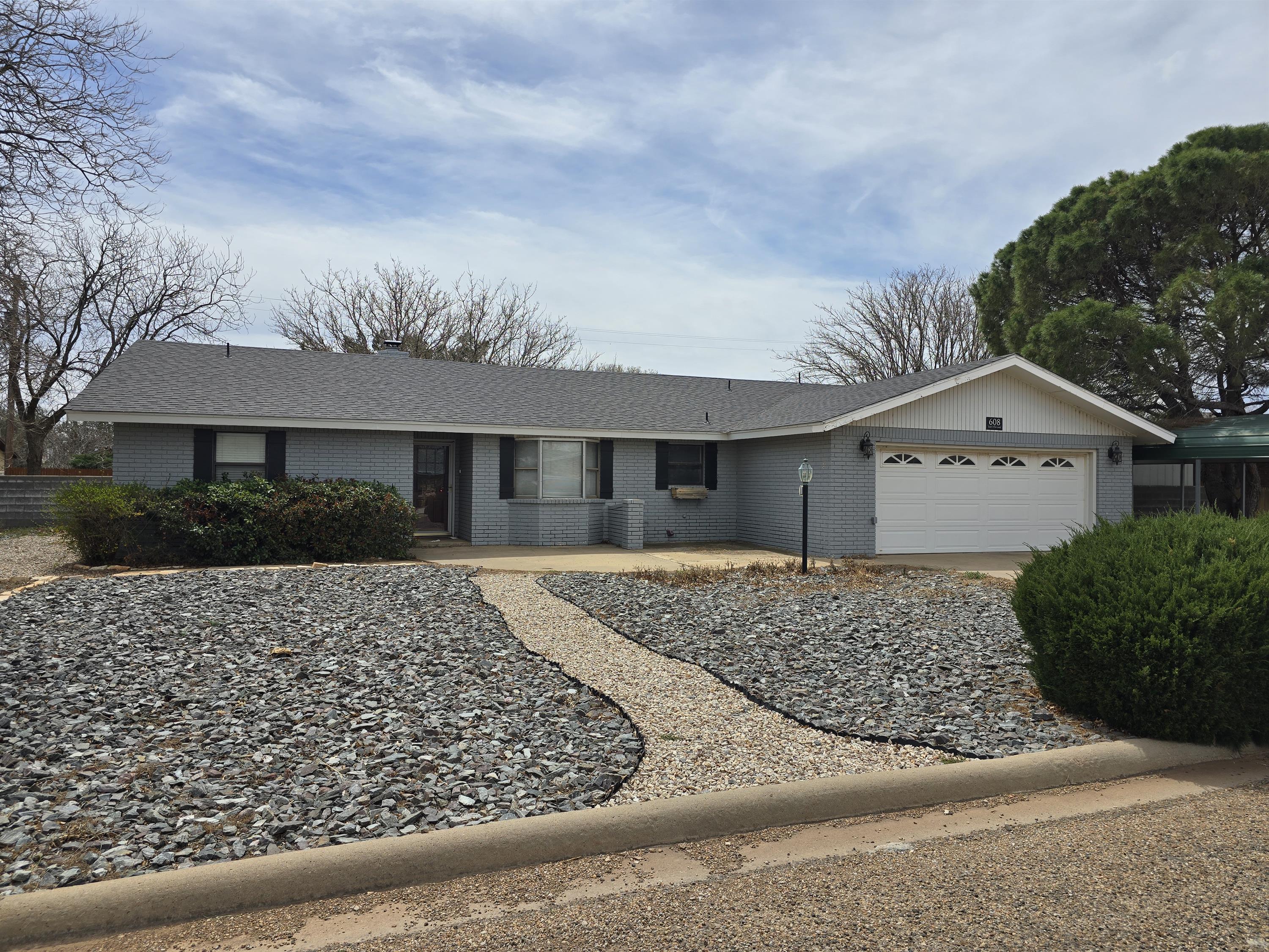 608 East 17th Lane